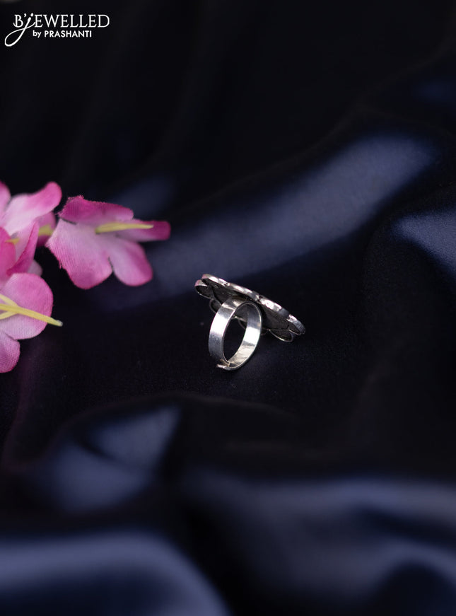 Oxidised ring with simple design