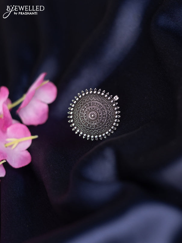 Oxidised ring with simple design