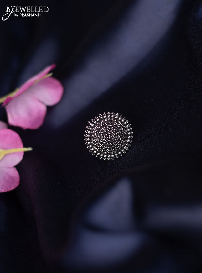 Oxidised ring with simple design