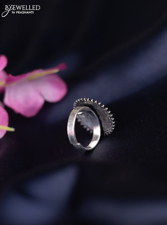 Oxidised ring with simple design
