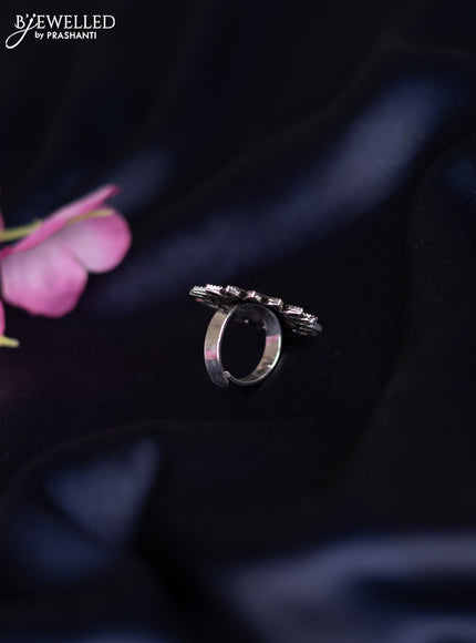 Oxidised ring with simple design