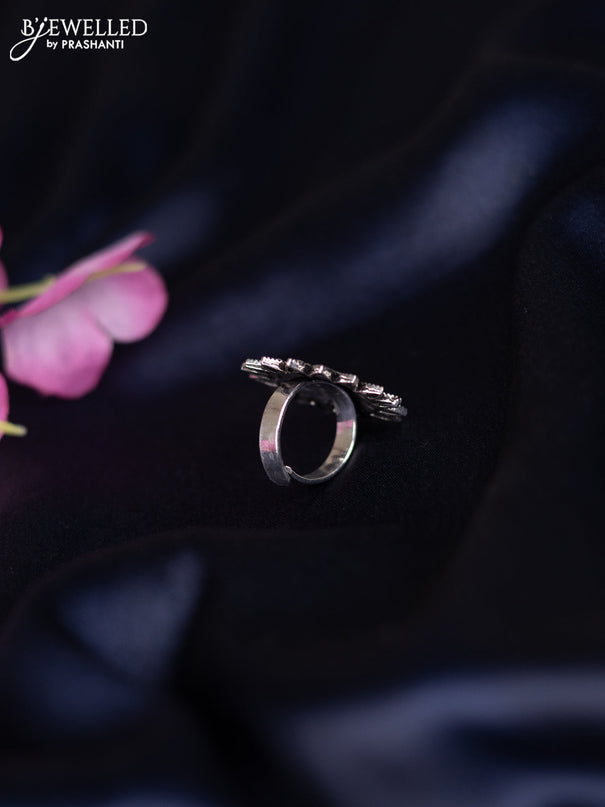 Oxidised ring with simple design