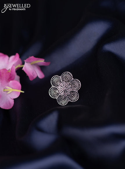 Oxidised ring with floral design