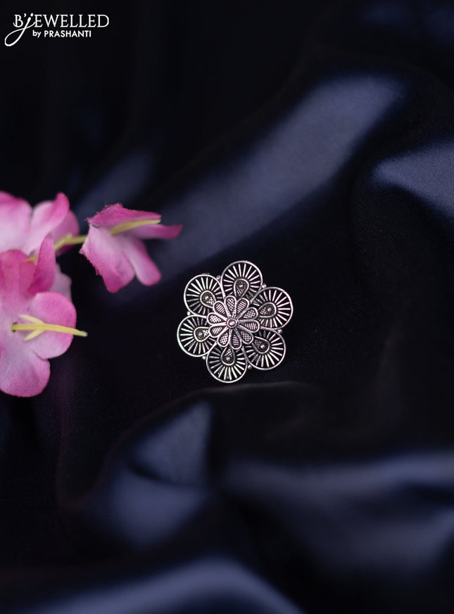 Oxidised ring with floral design
