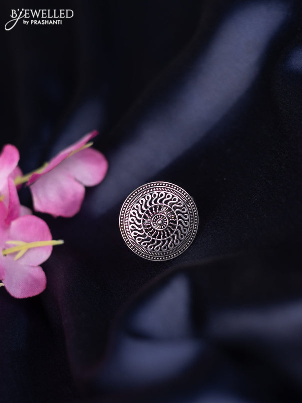 Oxidised ring with simple design