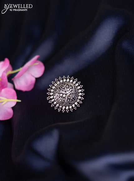 Oxidised ring with simple design