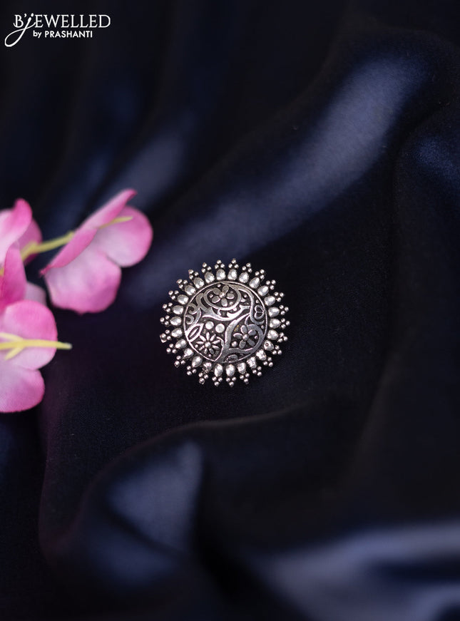 Oxidised ring with simple design