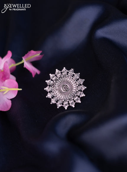 Oxidised ring with simple design