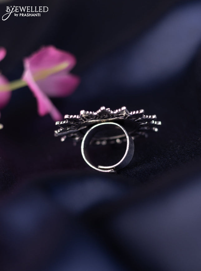 Oxidised ring with simple design