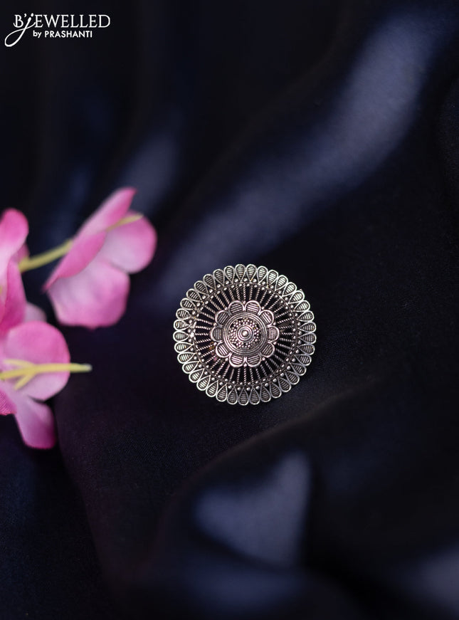 Oxidised ring with floral design
