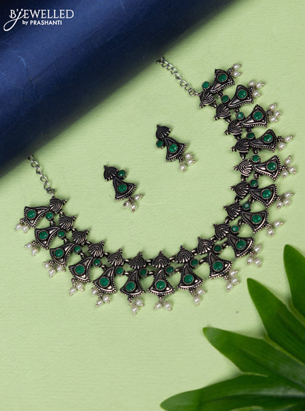 Oxidised necklace with emerald stones with pearl hangings