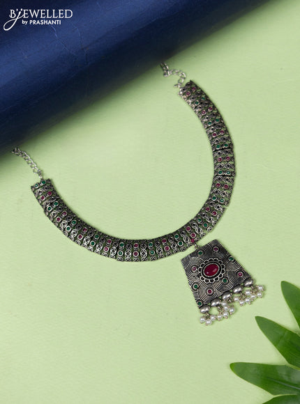 Oxidised necklace with kemp stones and pearl hangings without earring