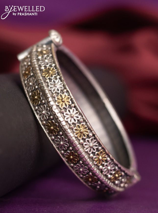 Oxidised floral design screw type bangles