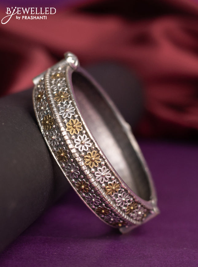 Oxidised floral design screw type bangles