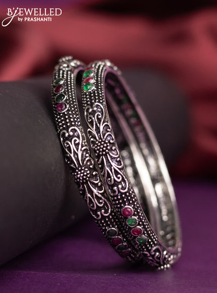 Oxidised bangles with kemp stone