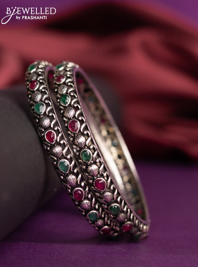 Oxidised bangle with kemp stones