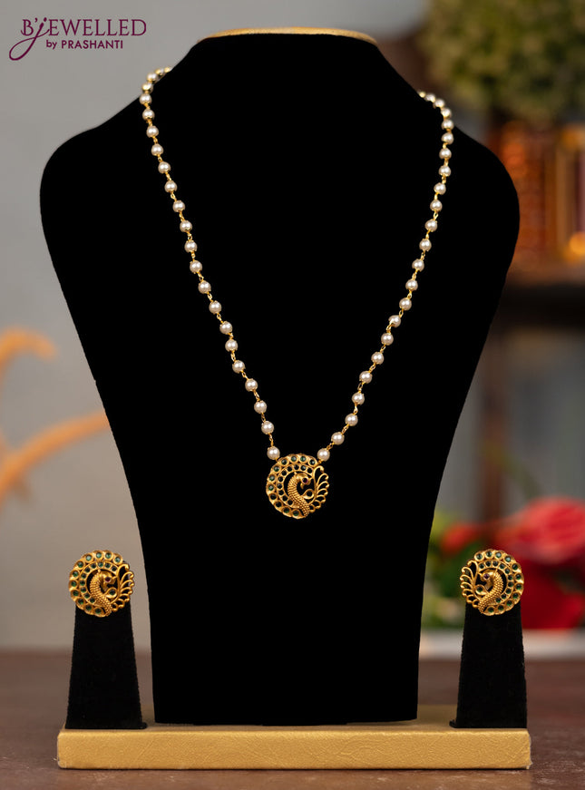 Pearl necklace peacock pendant with kemp stone