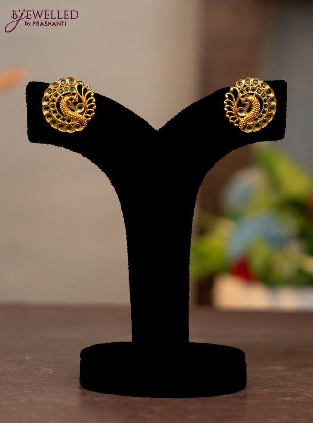 Pearl necklace peacock pendant with kemp stone