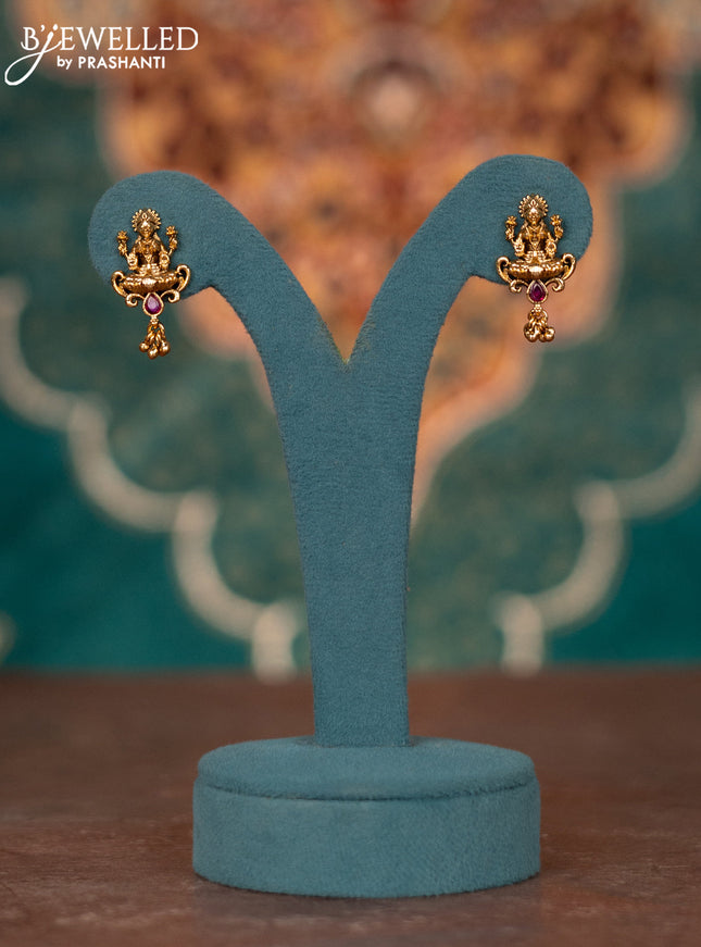 Pearl necklace lakshmi pendant with ruby stones and golden beads hangings
