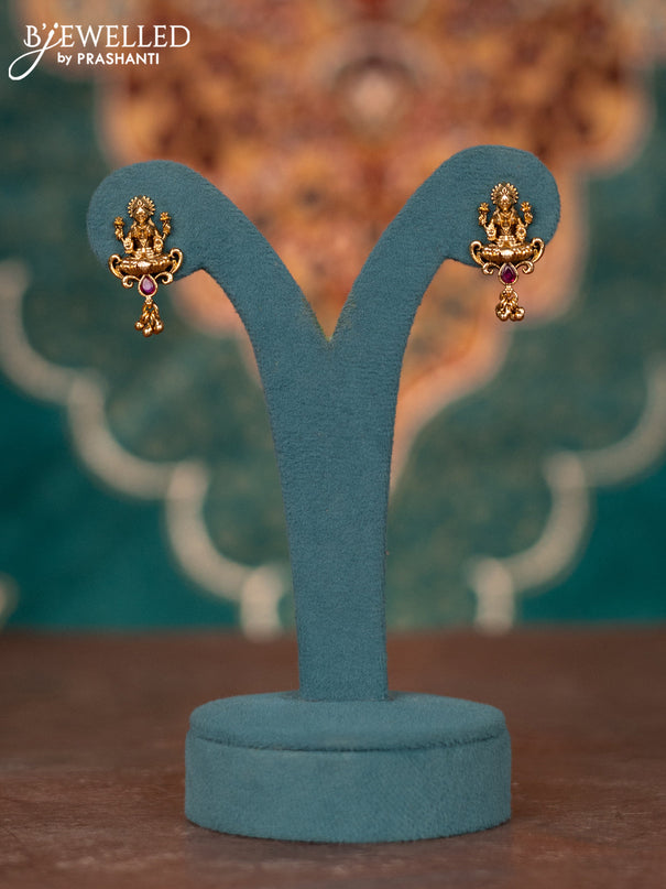 Pearl necklace lakshmi pendant with ruby stones and golden beads hangings