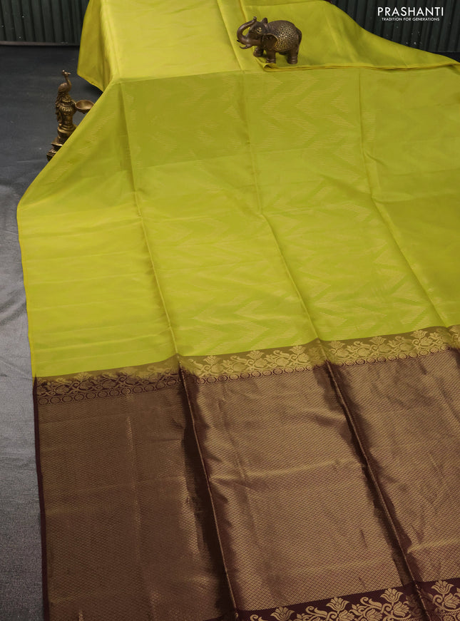 Kanchipuram soft silk saree light green and deep maroon with allover zig zag zari weaves in borderless style