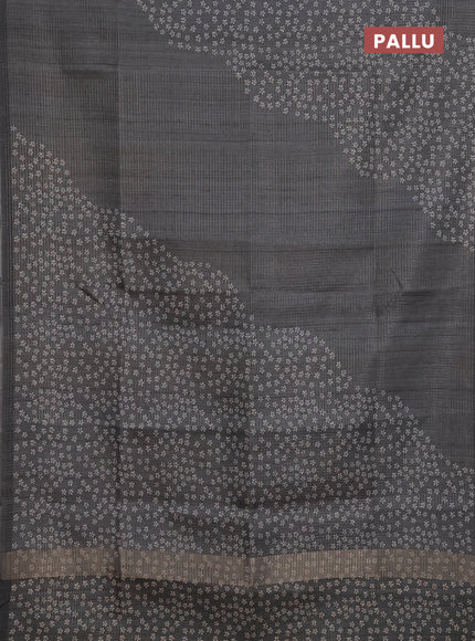 Chappa saree grey with allover small zari checked pattern and floral digital printed pallu