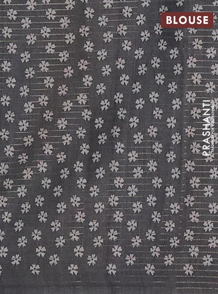 Chappa saree grey with allover small zari checked pattern and floral digital printed pallu