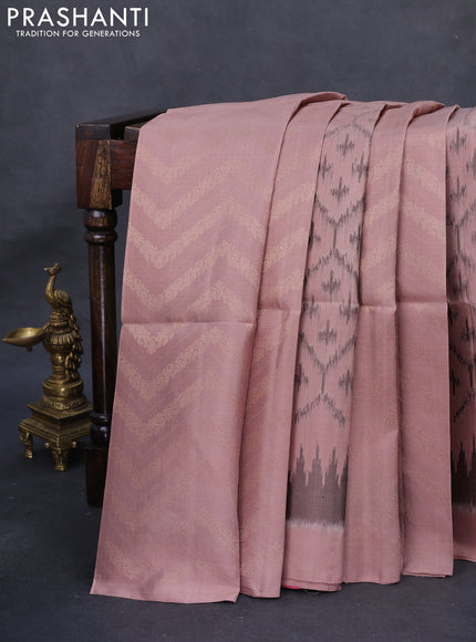 Ikat soft silk saree pastel peach shade and dark peach with allover zari & ikat weaves in borderless style
