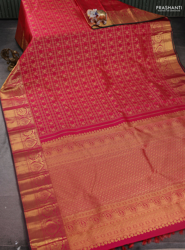 Pure kanchipuram silk saree dual shade of pink and green with allover zari checks & mayil chakram buttas and zari woven border