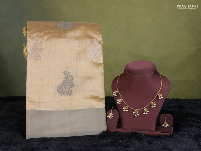 sandal semi raw silk with matching neck piece