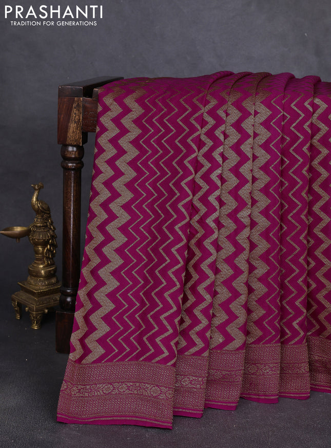 Banarasi crepe saree pink with allover thread & zari zigzag weaves and woven border