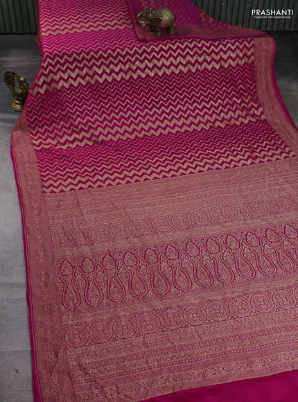 Banarasi crepe saree pink with allover thread & zari zigzag weaves and woven border