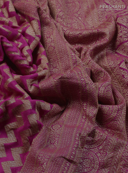 Banarasi crepe saree pink with allover thread & zari zigzag weaves and woven border