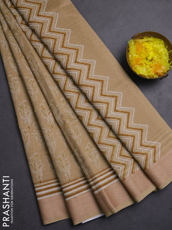 Maheshwari silk cotton saree beige with allover butta block prints and thread woven border