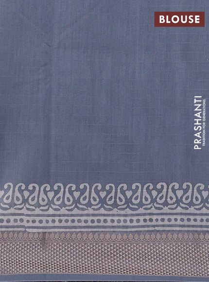 Maheshwari silk cotton saree off white and grey with allover kalamkari block prints and thread woven border