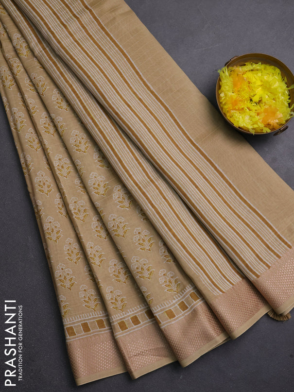 Maheshwari silk cotton saree beige with allover floral butta block prints and thread woven border