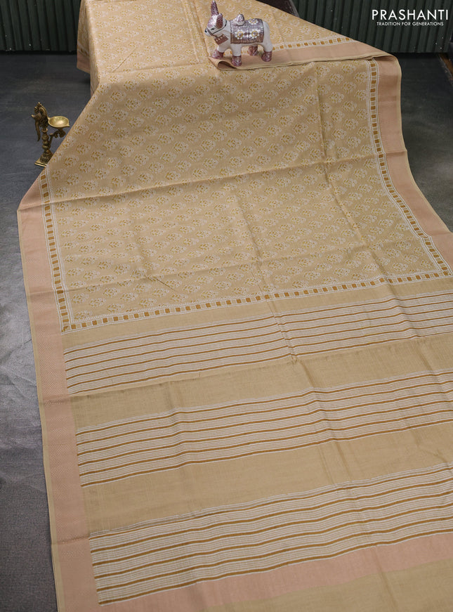 Maheshwari silk cotton saree beige with allover floral butta block prints and thread woven border