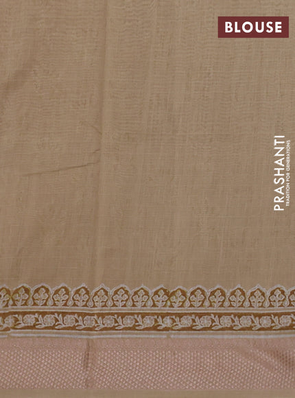 Maheshwari silk cotton saree beige with allover butta block prints and thread woven border