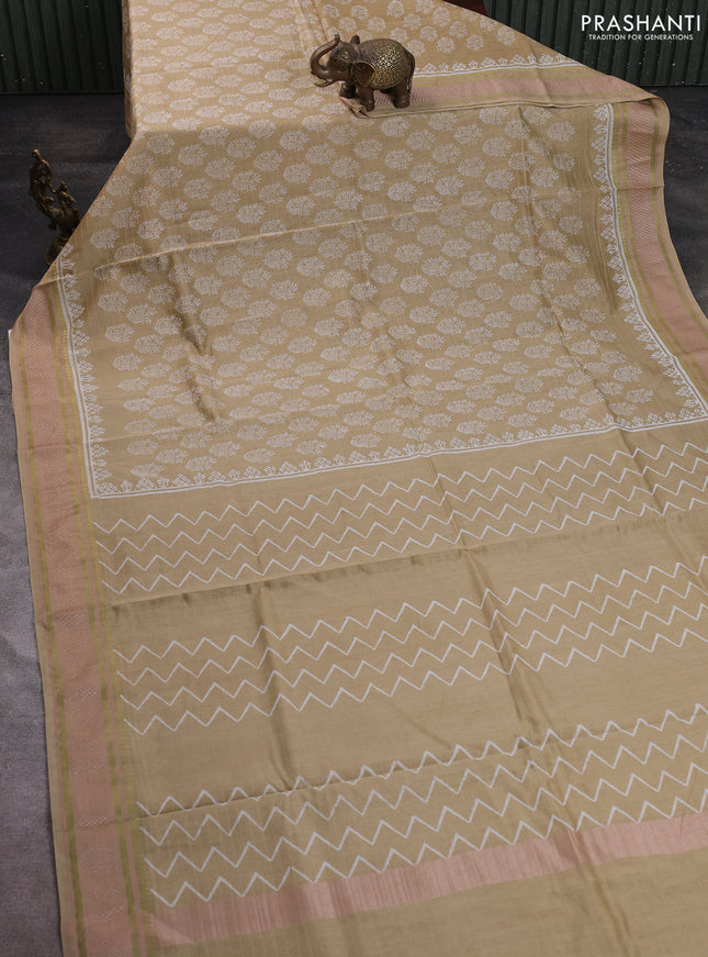 Maheshwari silk cotton saree beige with allover butta block prints and thread woven border