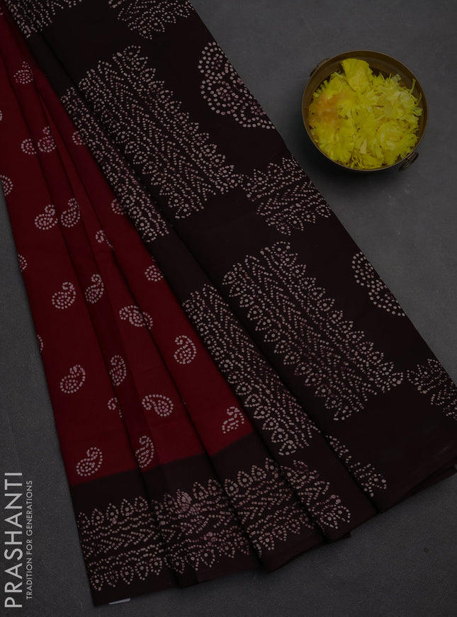 Sungudi cotton saree maroon and deep wine shade with allover batik prints and printed border