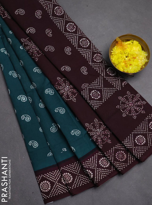 Sungudi cotton saree peacock green and wine shade with allover batik prints and printed border