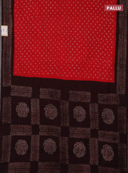 Sungudi cotton saree red and coffee brown with allover batik butta prints and printed border