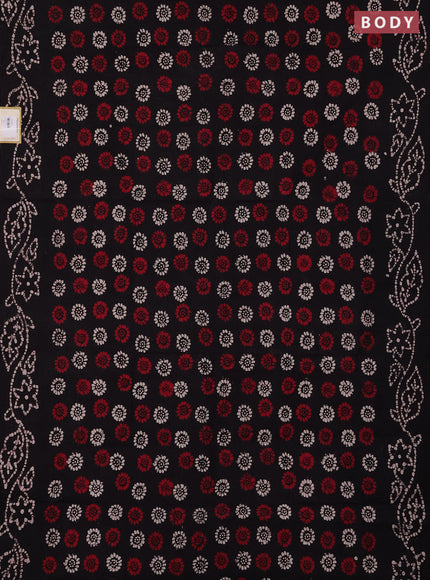 Sungudi cotton saree deep jamnu with allover batik prints and printed border