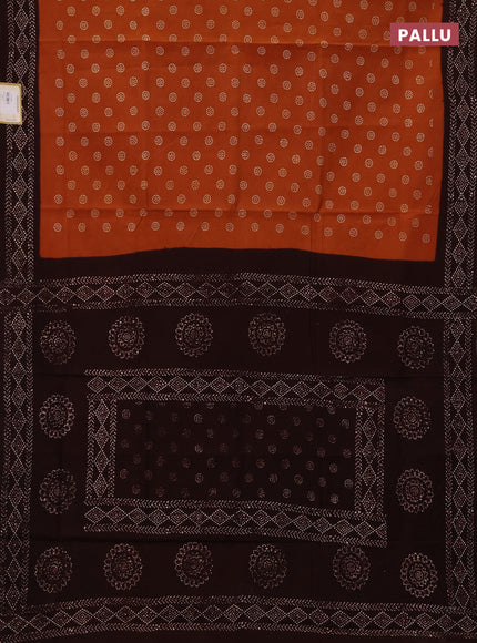 Sungudi cotton saree rust shade and coffee brown with allover batik prints and printed border
