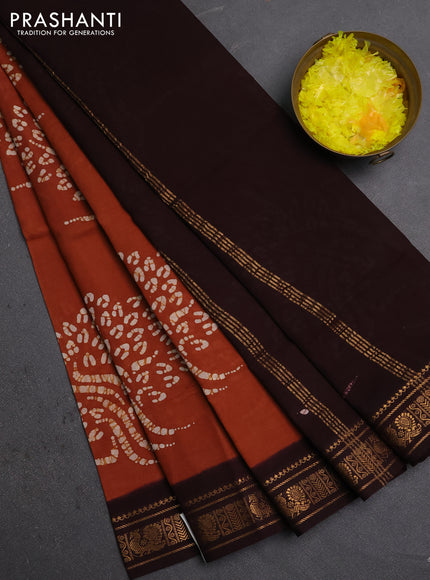 Sungudi cotton saree brown and coffee brown with allover batik butta prints and zari woven border