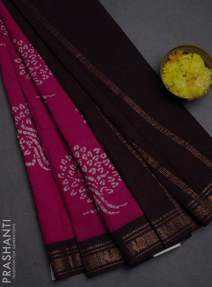 Sungudi cotton saree pink and coffee brown with allover batik butta prints and zari woven border