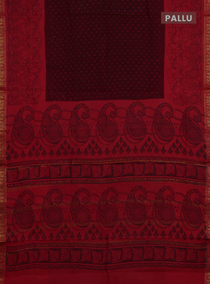 Sungudi cotton saree maroon and red with allover batik butta prints and long printed zari woven border