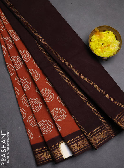Sungudi cotton saree brown and dark coffee brown with allover batik butta prints and zari woven border