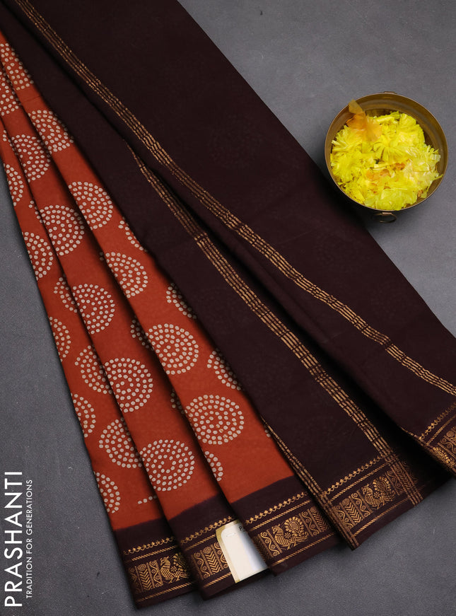 Sungudi cotton saree brown and dark coffee brown with allover batik butta prints and zari woven border