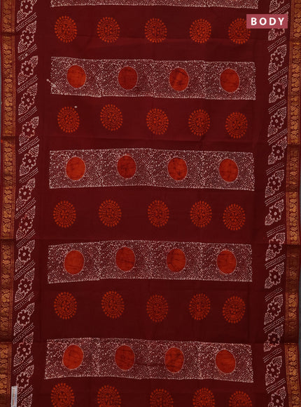 Sungudi cotton saree maroon with allover batik butta prints and zari woven printed border